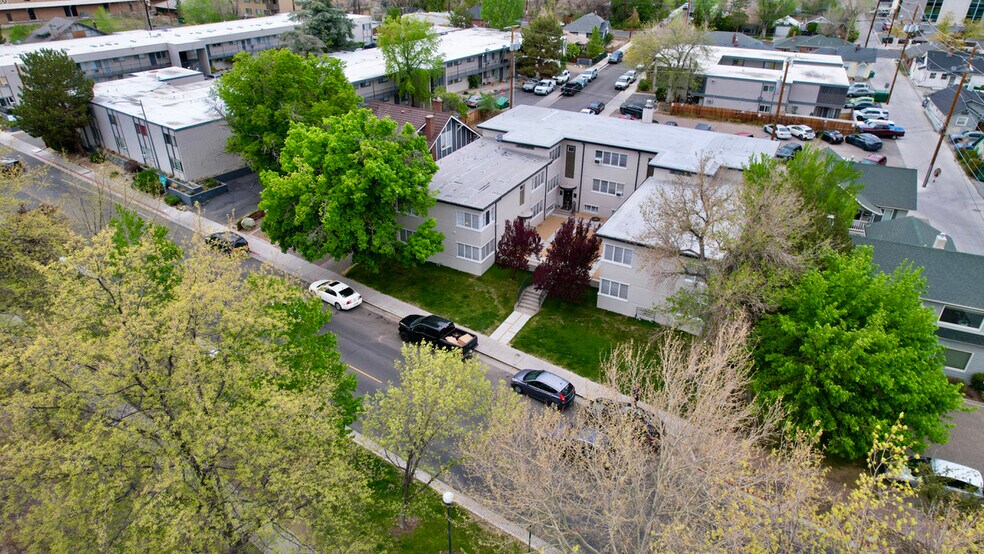1045 Riverside Dr, Reno, NV à vendre - Photo du bâtiment - Image 1 de 20