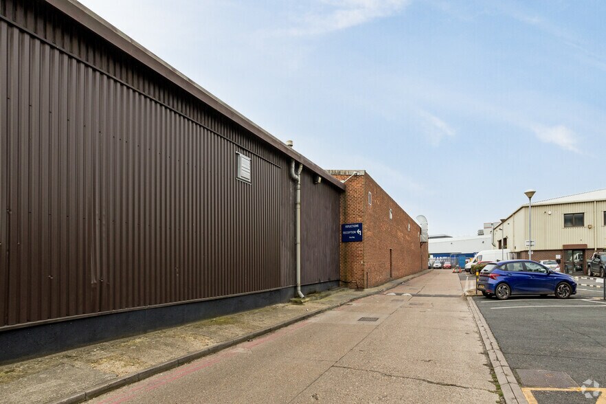 Edgington Way, Sidcup à louer - Photo du bâtiment - Image 2 de 3