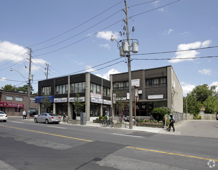 751-757 Pape Ave, Toronto, ON à louer - Photo principale - Image 1 de 2