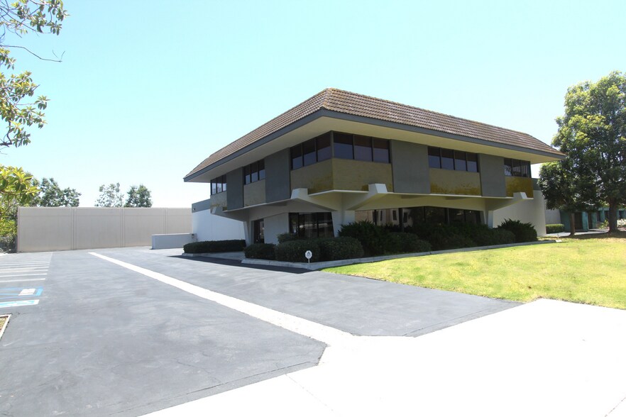 16750 Hale Ave, Irvine, CA à louer - Photo du bâtiment - Image 1 de 5