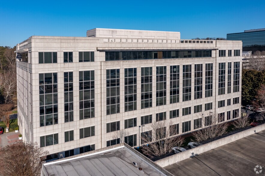 2400 Century Pky, Atlanta, GA à louer - Photo du bâtiment - Image 3 de 6
