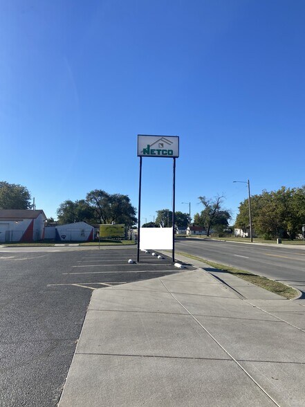 1650 S Meridian Ave, Wichita, KS à louer - Photo du bâtiment - Image 2 de 8