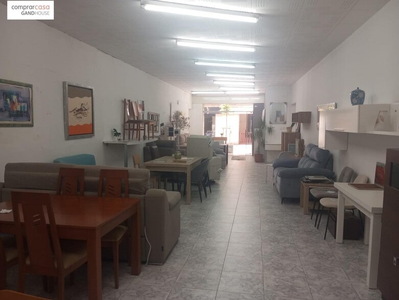 Multifamily in Barcelona, Barcelona for sale - Primary Photo - Image 2 of 2