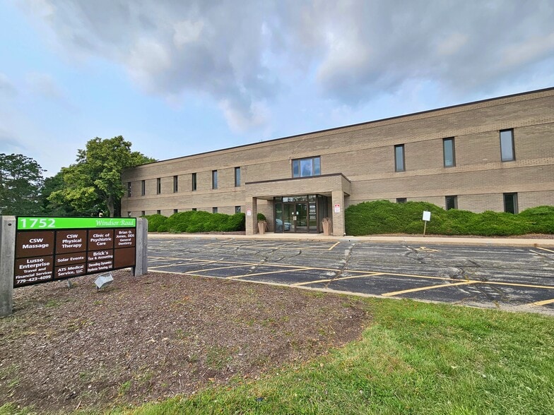 1752 Windsor Rd, Loves Park, IL for lease - Building Photo - Image 2 of 8