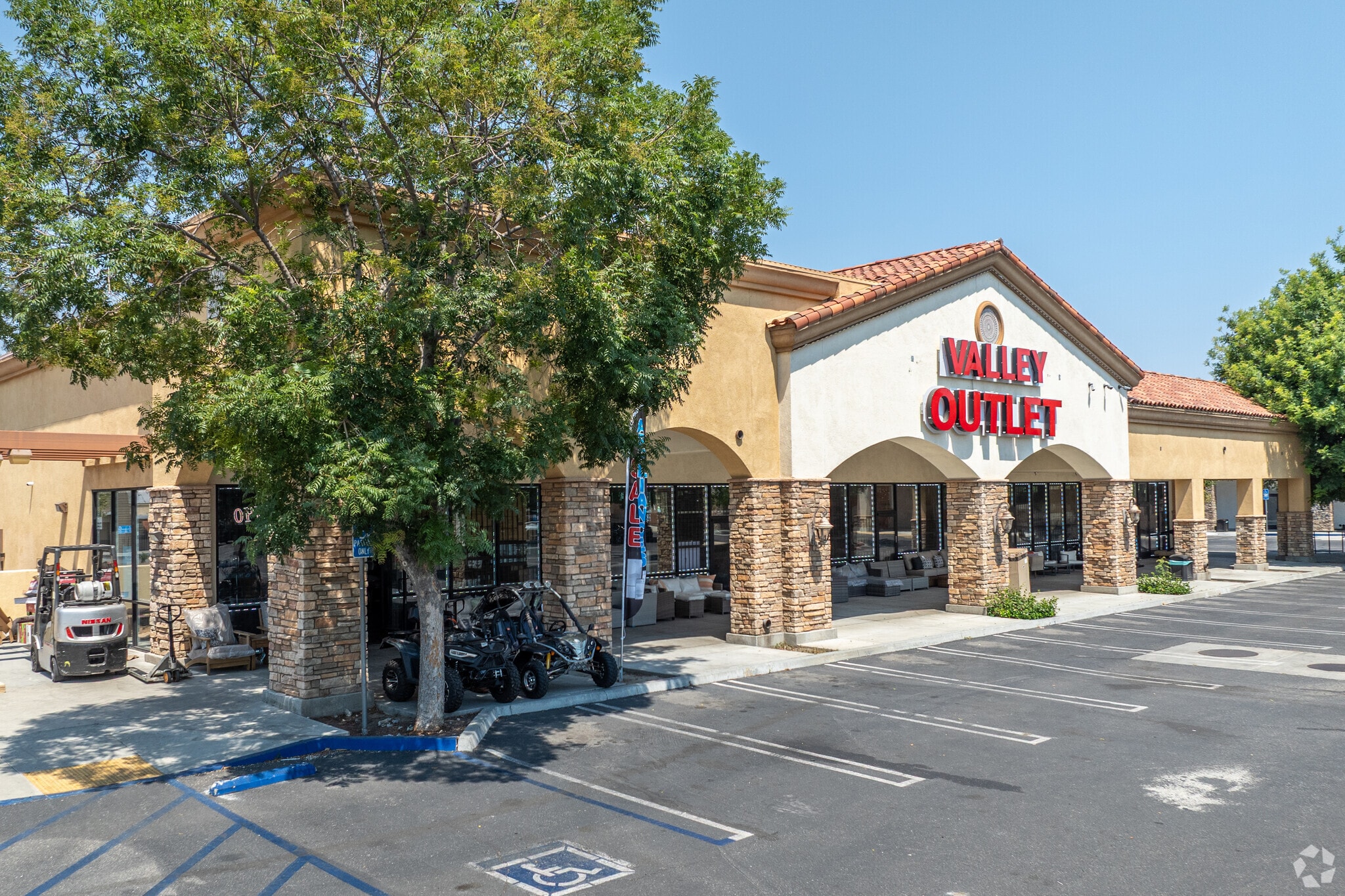 1986 W Florida Ave, Hemet, CA for lease Primary Photo- Image 1 of 6