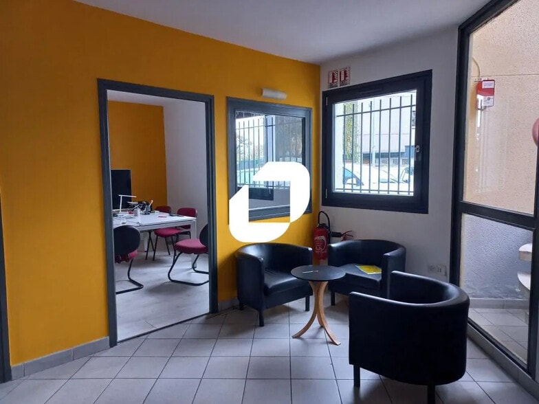 Office in Mons-en-Baroeul for lease - Interior Photo - Image 2 of 7