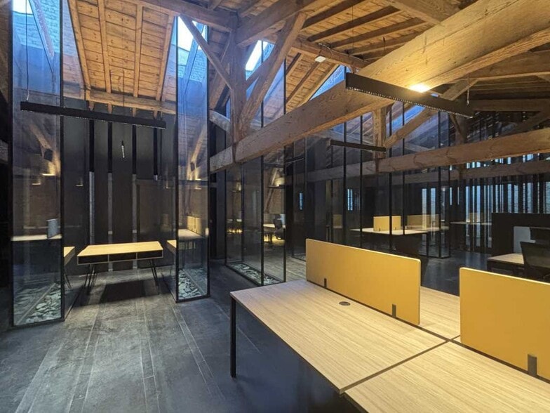 Office in Bordeaux for lease - Interior Photo - Image 3 of 7