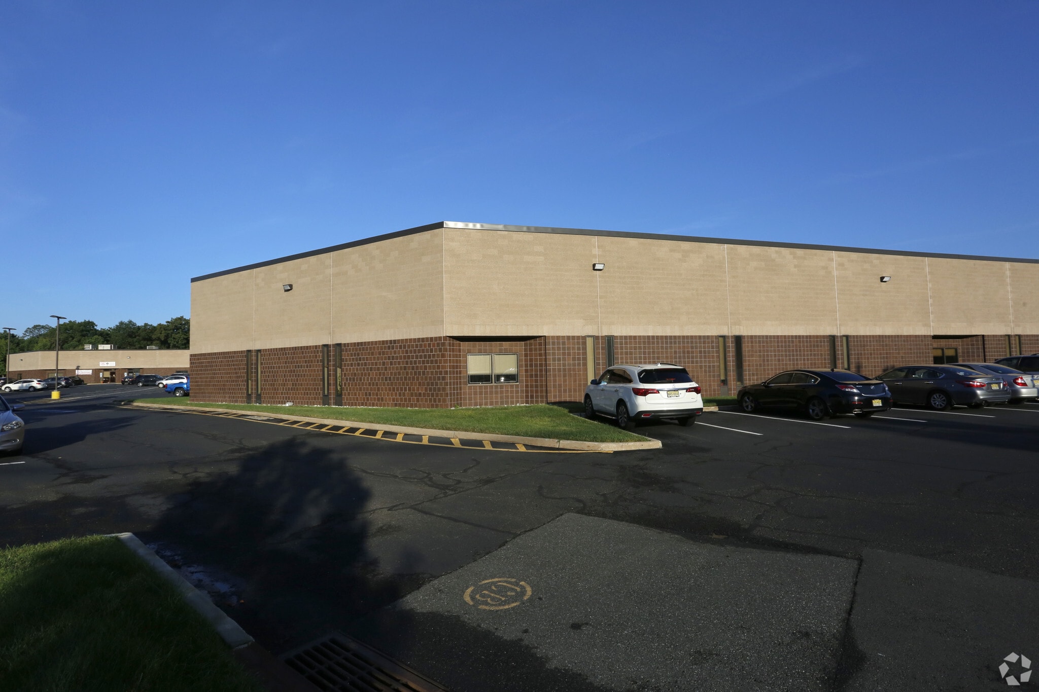 165-181 Fieldcrest Ave, Edison, NJ for lease Primary Photo- Image 1 of 13