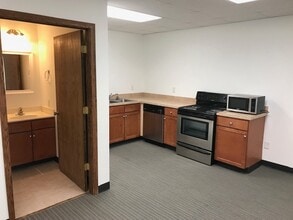 5900 N 58th St, Lincoln, NE à louer Photo intérieure- Image 2 de 7