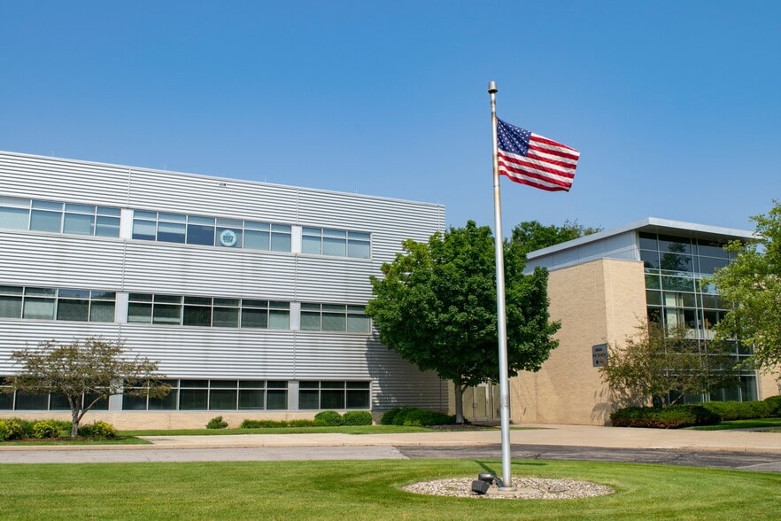 3575 Moreau Ct, South Bend, IN for lease - Building Photo - Image 1 of 9