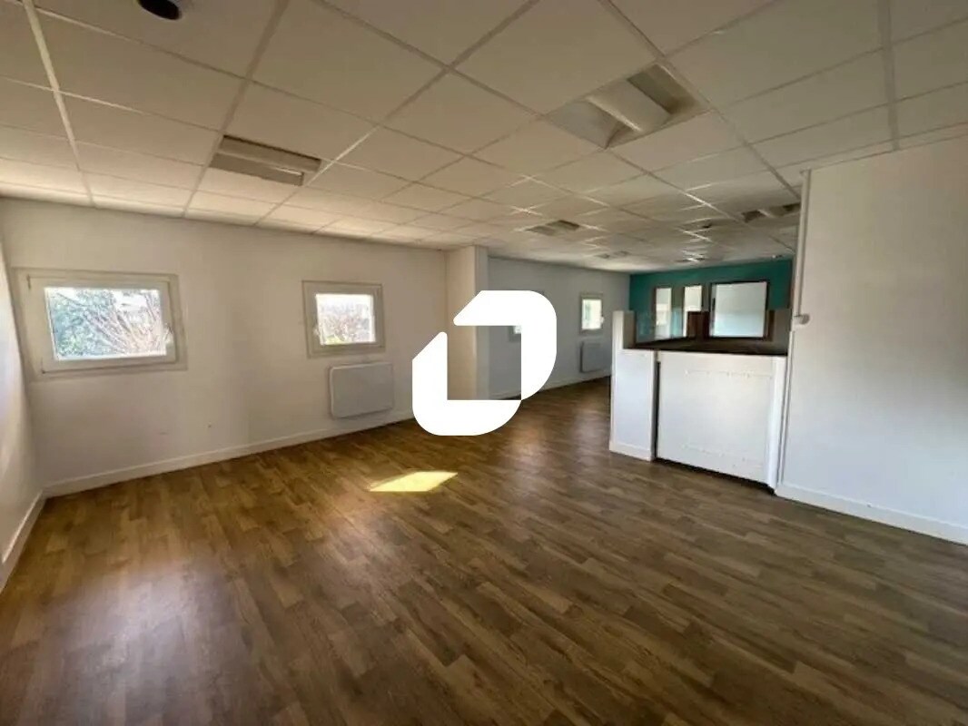 Office in Saint-Germain-en-Laye for lease Building Photo- Image 1 of 15