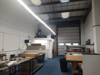 Plus de détails pour Stafford Clos, Ashford - Industriel à louer