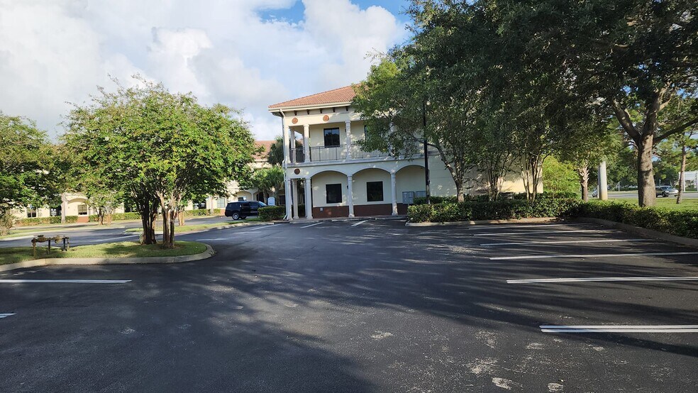 1400 SE Goldtree Dr, Port Saint Lucie, FL à vendre - Photo principale - Image 1 de 19