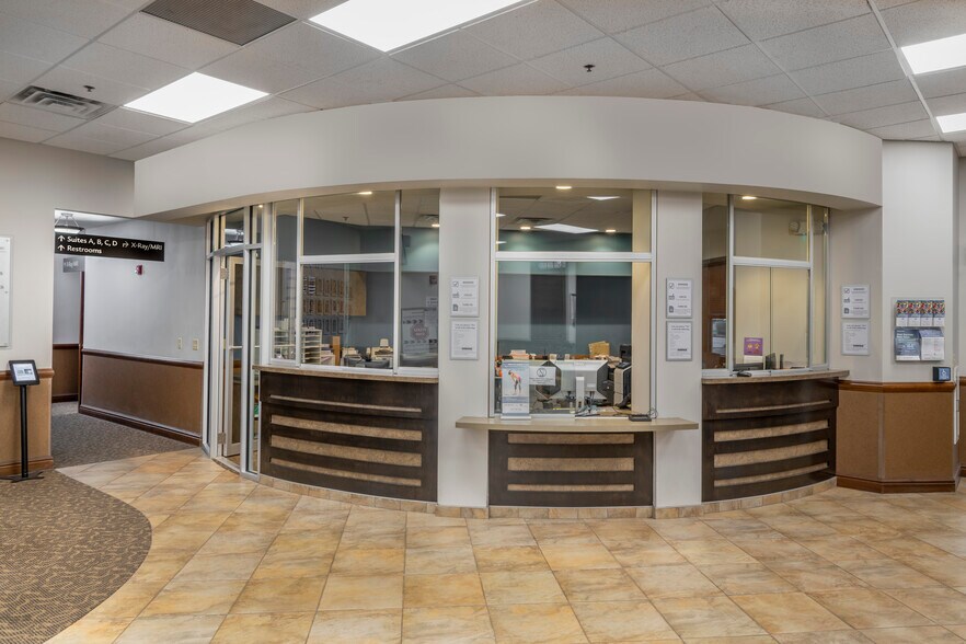 4949 Harlem Rd, Buffalo, NY à louer - Hall d’entrée - Image 3 de 11