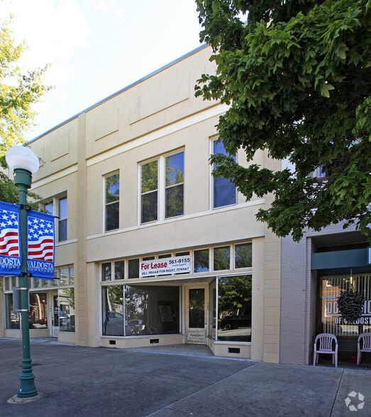 105-117 S Patterson St Valdosta, GA portfolio of 2 properties for sale on LoopNet.ca - Primary Photo - Image 2 of 13