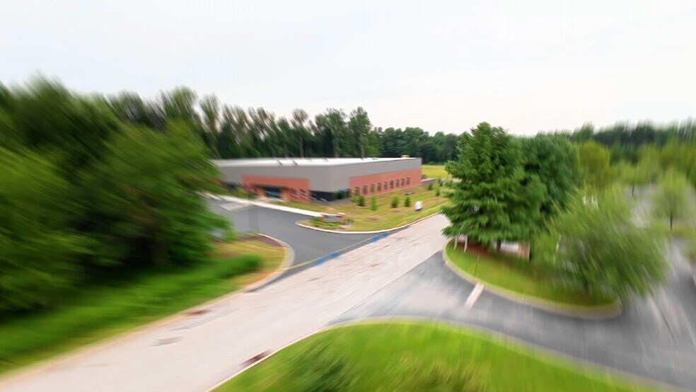 711 Haywood Dr, Exton, PA à louer - Vidéo sur l’inscription commerciale - Image 2 de 5