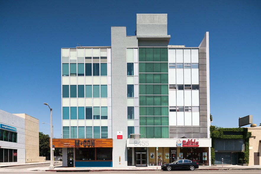 8455 Beverly Blvd, Los Angeles, CA à louer - Photo du bâtiment - Image 2 de 3