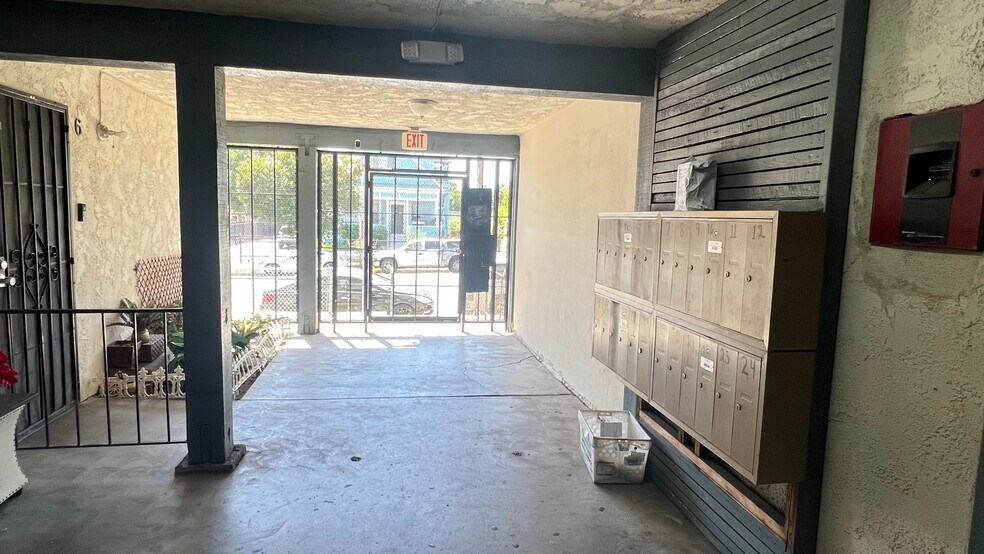 2614 Griffin Ave, Los Angeles, CA à vendre - Photo du bâtiment - Image 2 de 16