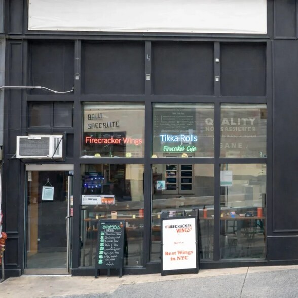 300 E 61st St, New York, NY à louer - Photo du bâtiment - Image 3 de 12