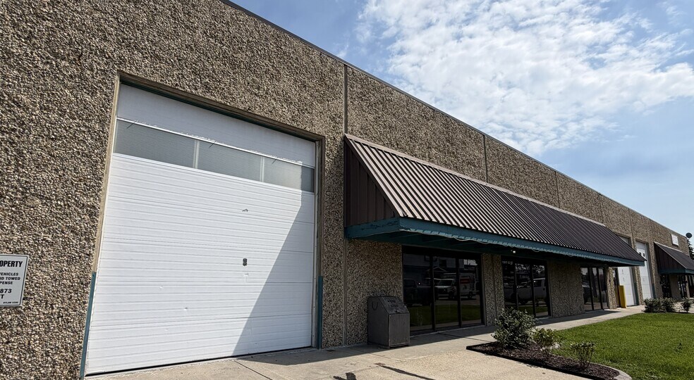 52 129 Av NW, Edmonton, AB à louer - Photo du bâtiment - Image 3 de 11