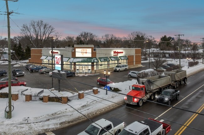 More details for 819 W Main St, Fremont, MI - Retail for Sale