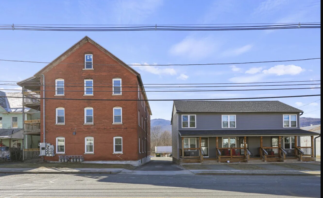 16-18 N Summer St, Adams, MA à vendre Photo principale- Image 1 de 2