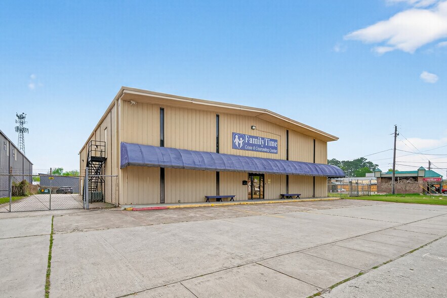 1203 S Houston Ave, Humble, TX à vendre - Photo du bâtiment - Image 2 de 20