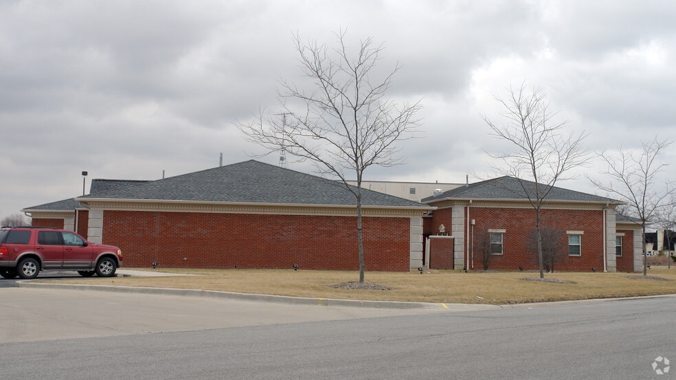 255 E 90th Dr, Merrillville, IN for lease - Building Photo - Image 2 of 2