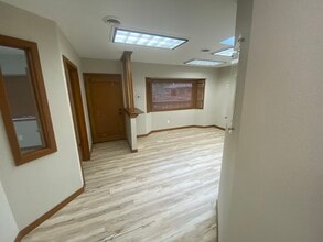 315 39th Ave SW, Puyallup, WA for lease Interior Photo- Image 2 of 7