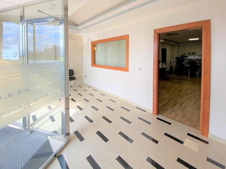 Calle Príncipe Felipe, Albolote, Granada for sale - Interior Photo - Image 2 of 19