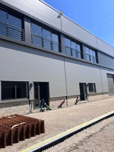 Office in Les Pavillons-sous-Bois for lease - Building Photo - Image 2 of 11