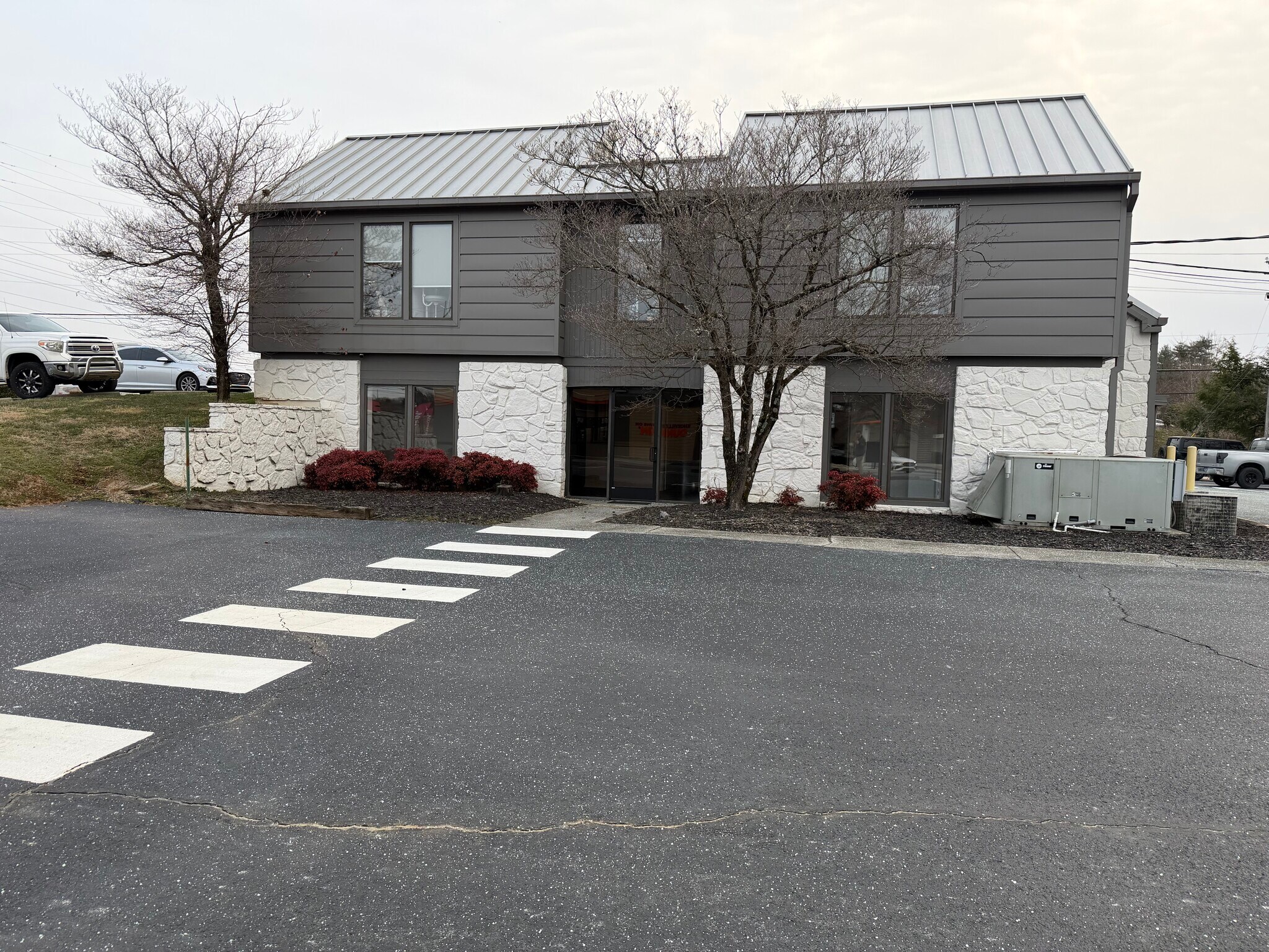 10000 Kingston Pike, Knoxville, TN for lease Primary Photo- Image 1 of 16