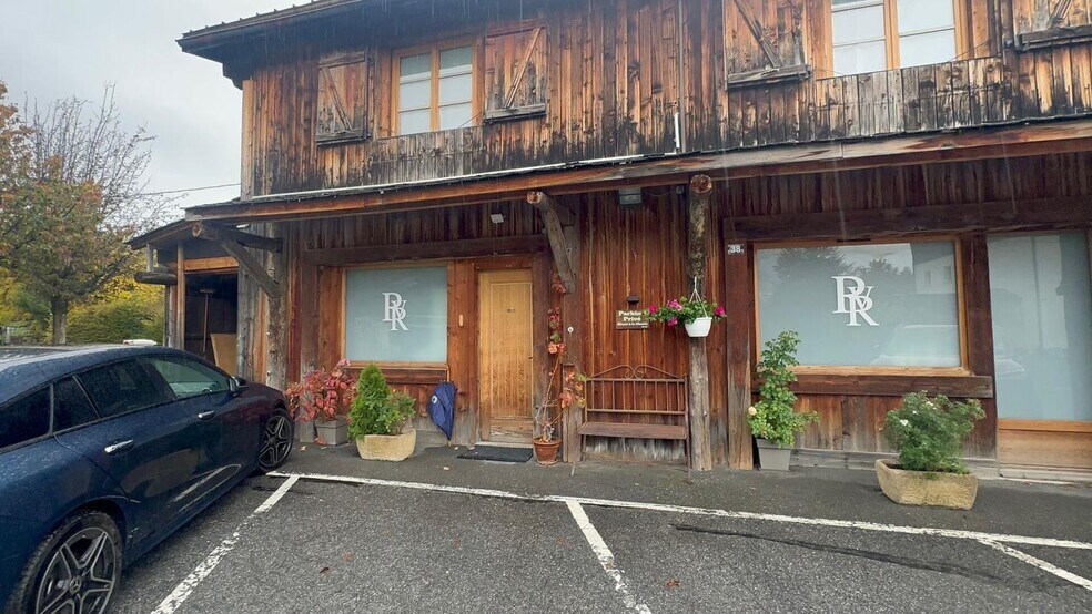 Local d'activités dans Megève à vendre - Photo du bâtiment - Image 3 de 3