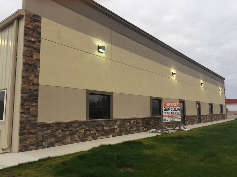 7050 Highway 2 E, Minot, ND for lease - Building Photo - Image 3 of 6