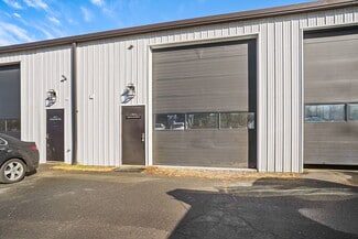 Plus de détails pour 77 S Main St, Newtown, CT - Industriel à louer