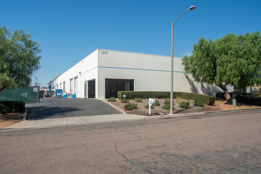 1377 Armorlite Dr, San Marcos, CA à vendre - Photo du bâtiment - Image 1 de 6