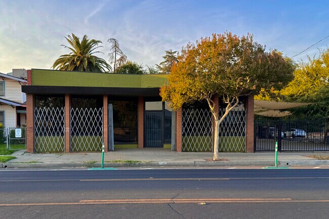 More details for 741 E Belmont Ave, Fresno, CA - Retail for Lease