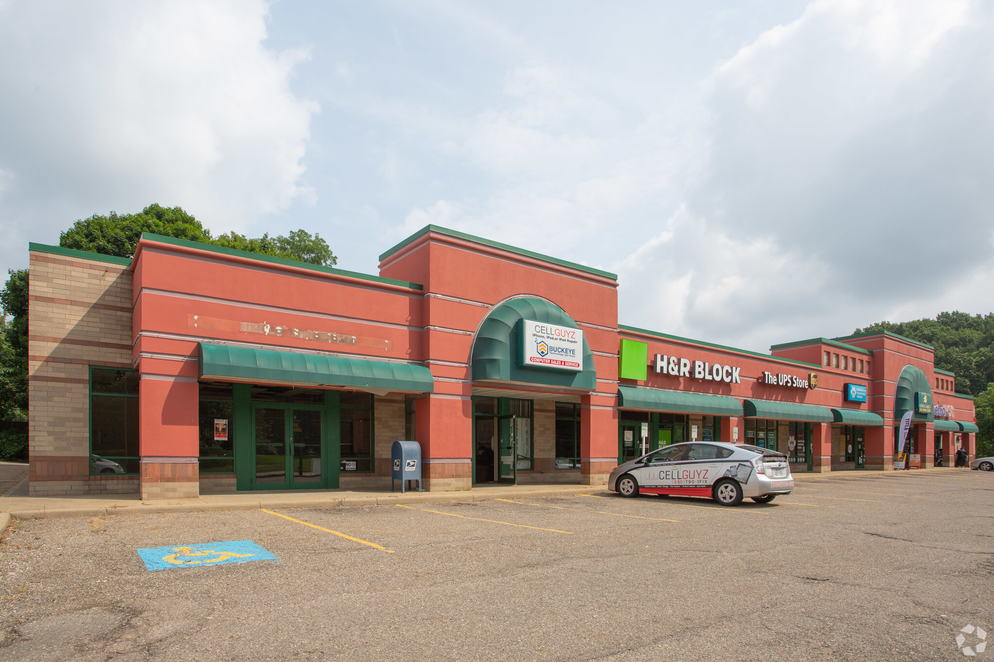 1240-1266 Lincoln Way E, Massillon, OH for lease Building Photo- Image 1 of 3