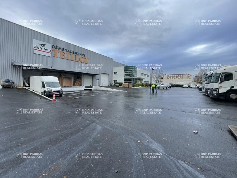 Flex in Vitry-sur-Seine for lease - Building Photo - Image 2 of 6
