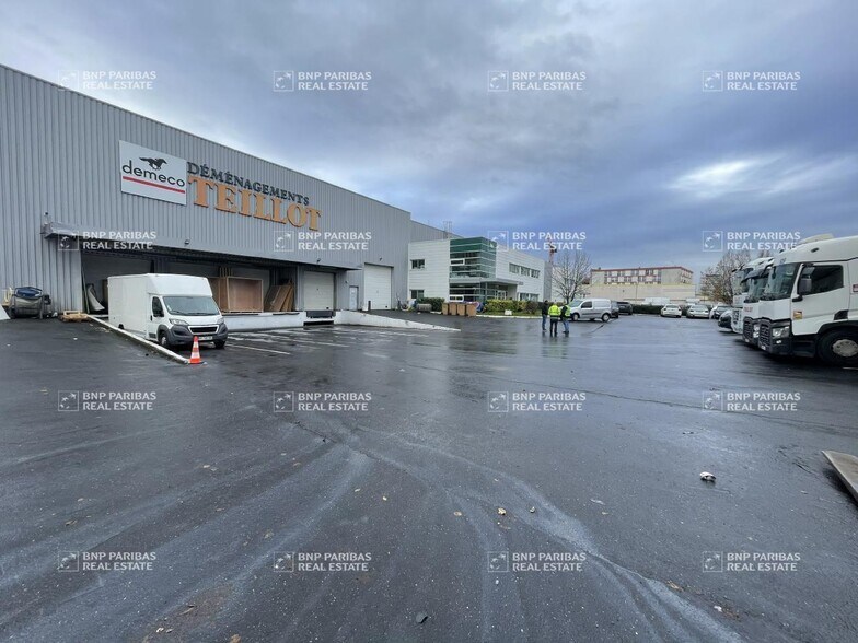 Flex dans Vitry-sur-Seine à louer - Photo du bâtiment - Image 2 de 6