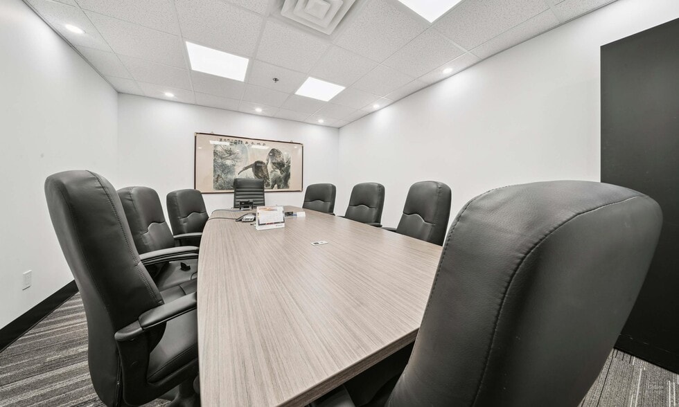 302 Queen Street East, Sault Ste. Marie, ON à vendre - Photo du bâtiment - Image 2 de 6