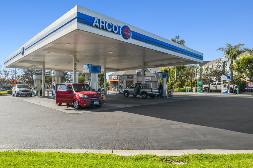 12931 Garden Grove Blvd, Garden Grove, CA à vendre - Photo du bâtiment - Image 3 de 7