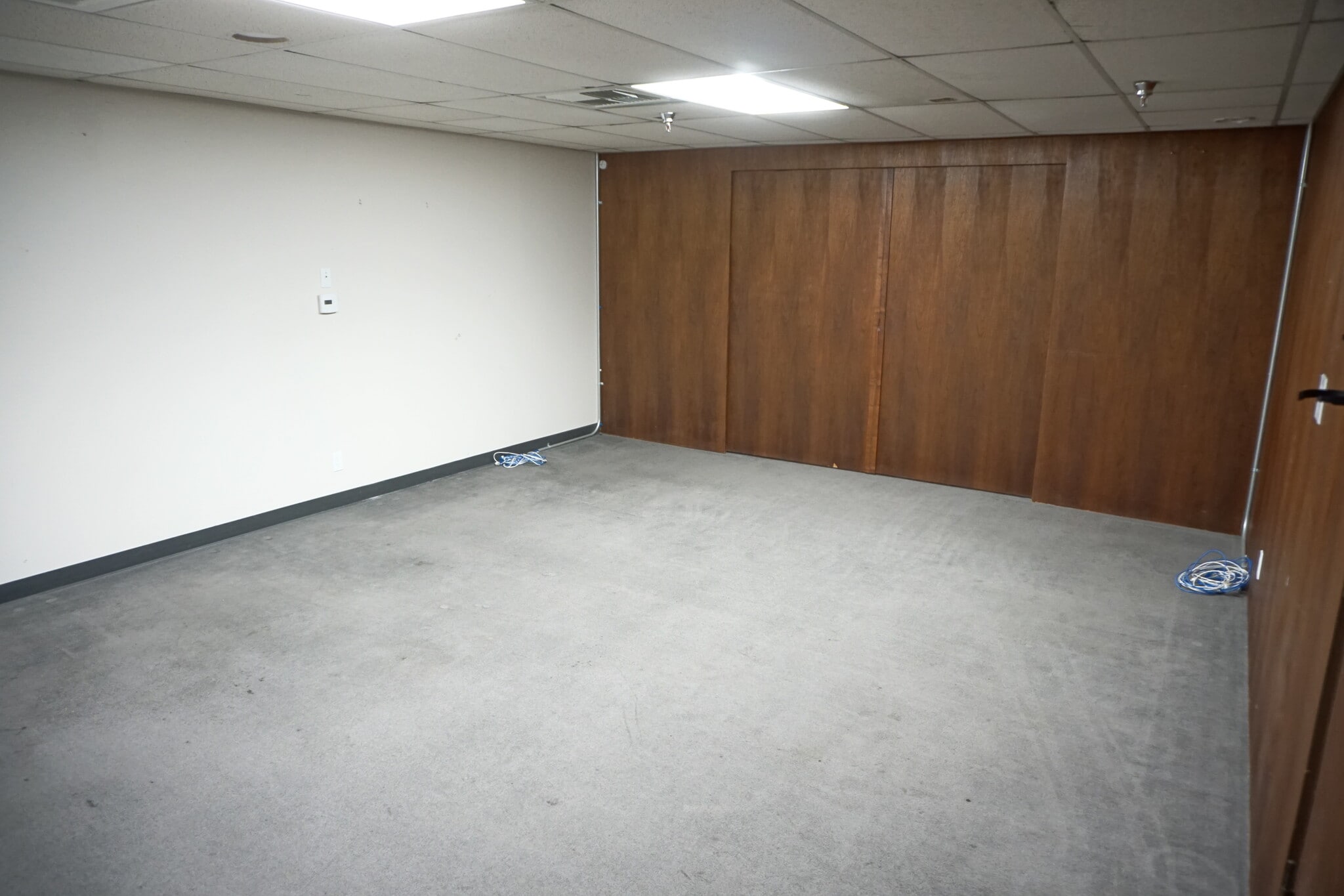 639 S Glenwood Pl, Burbank, CA for lease Interior Photo- Image 1 of 8