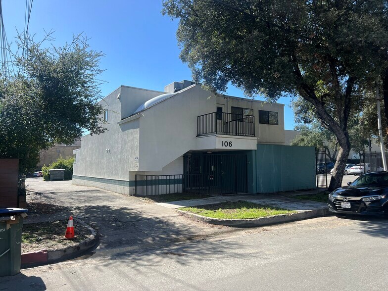 106 Palmetto Dr, Pasadena, CA à vendre - Photo du bâtiment - Image 2 de 14
