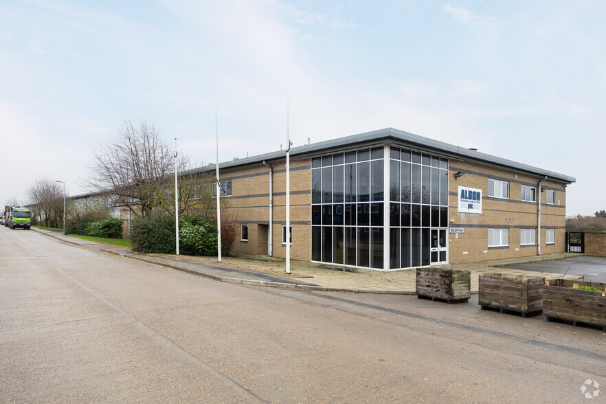 R2 Rochehall Way, Rochford for lease - Primary Photo - Image 1 of 2