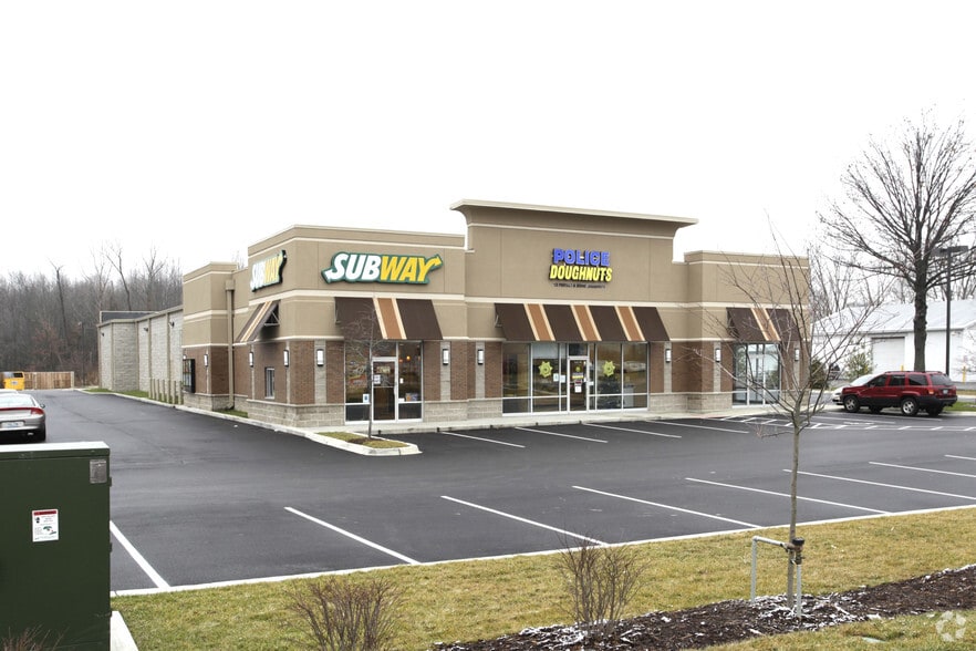 8104 National Tpke, Louisville, KY for lease - Building Photo - Image 2 of 3