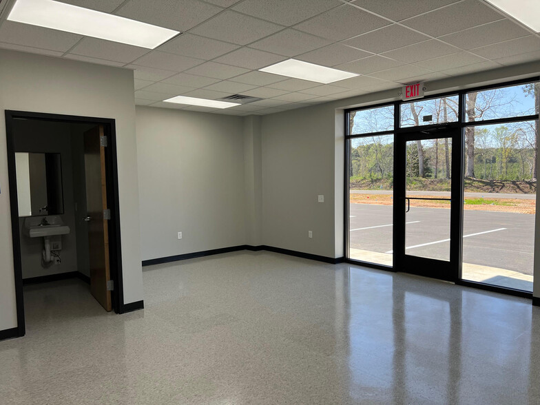 1230 Commerce Dr, Madison, GA for lease - Interior Photo - Image 2 of 10