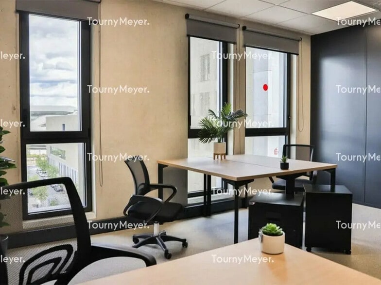 Office in Montpellier for lease - Interior Photo - Image 2 of 15