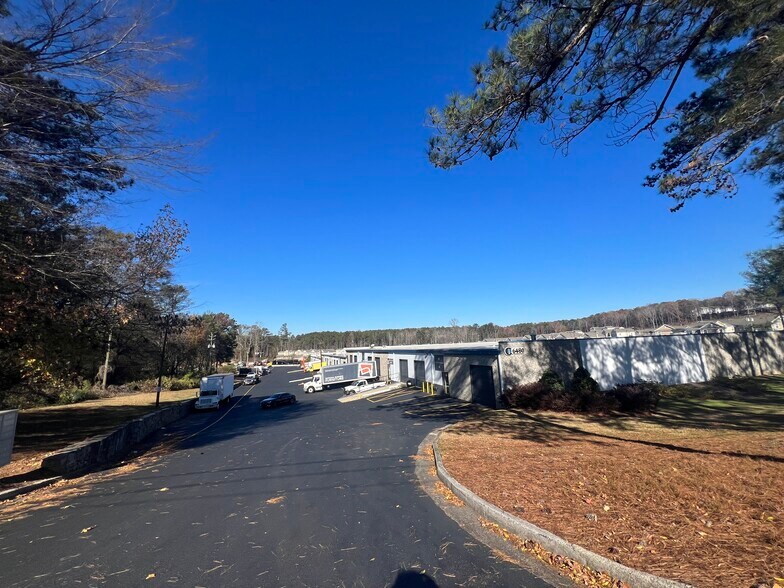 6480 Chupp Rd, Lithonia, GA à louer - Photo du bâtiment - Image 3 de 4