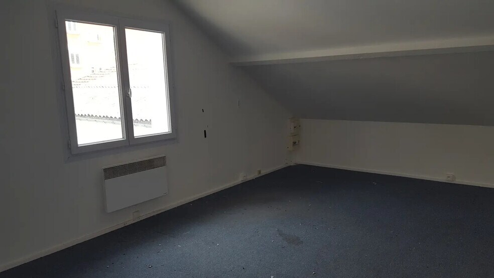 Office in Champigny-sur-Marne for lease - Interior Photo - Image 3 of 5